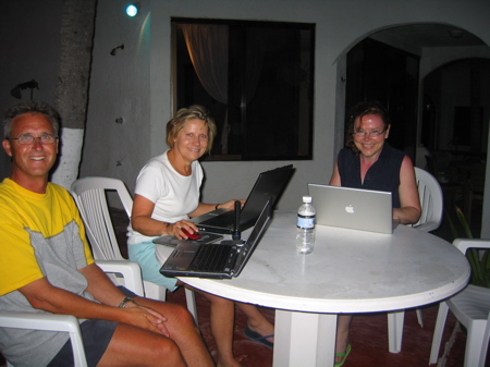 Lunal Azul 'internet cafe' Lunal Azul 'internet cafe'
