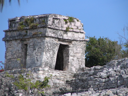 Gatehouse at Tulum ruins Gatehouse at Tulum ruins